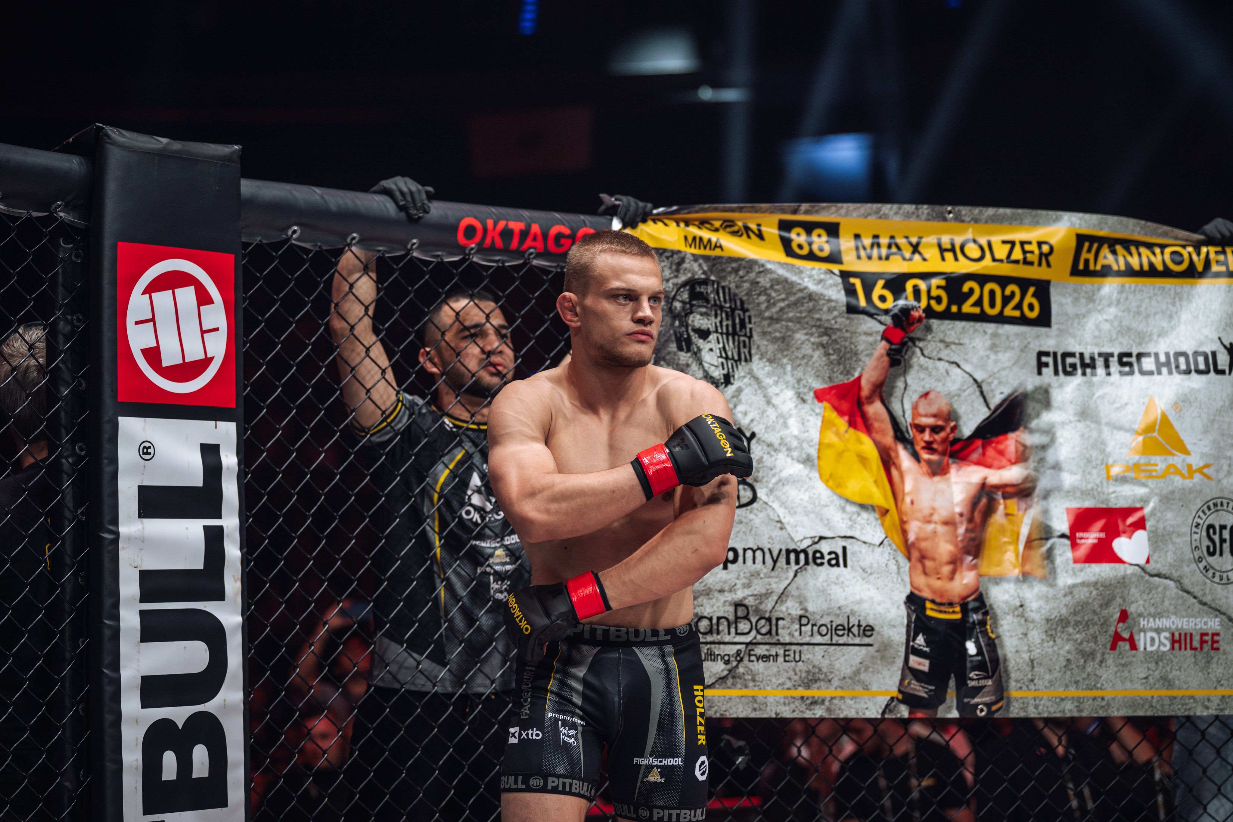 MAX HOLZER SCHLÄGT KHALID TAHA KO – OKTAGON 88